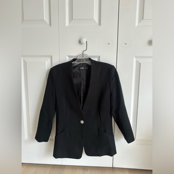 Black blazer - Picture 2 of 6